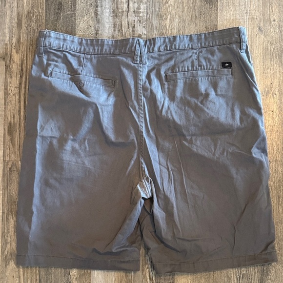 Quiksilver Men's Charcoal Flat Front Shorts - Picture 6 of 7